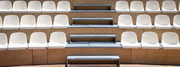 Sitzreihen aus Kunststoff — Stockfoto