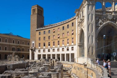 Lecce, İtalya - 23 Ağustos 2017: Via Santo O gelen turist