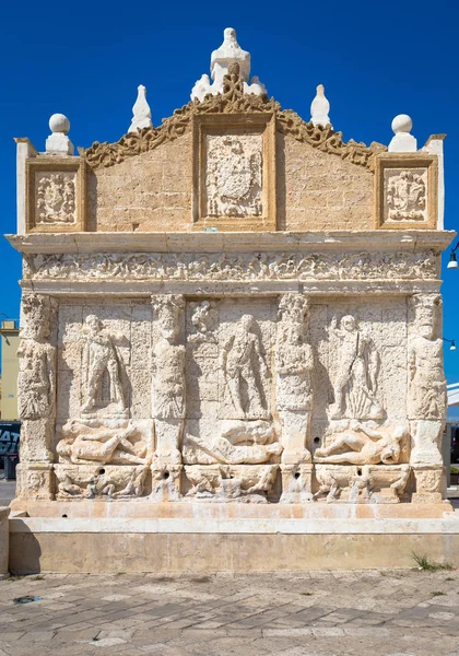 Gallipoli, İtalya - Yunan çeşme, 3 yüzyıl M.ö. — Stok fotoğraf