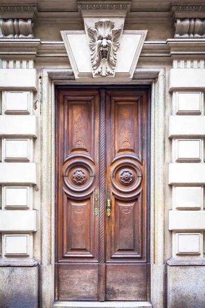 Mysterious wooden door — Stock Photo, Image