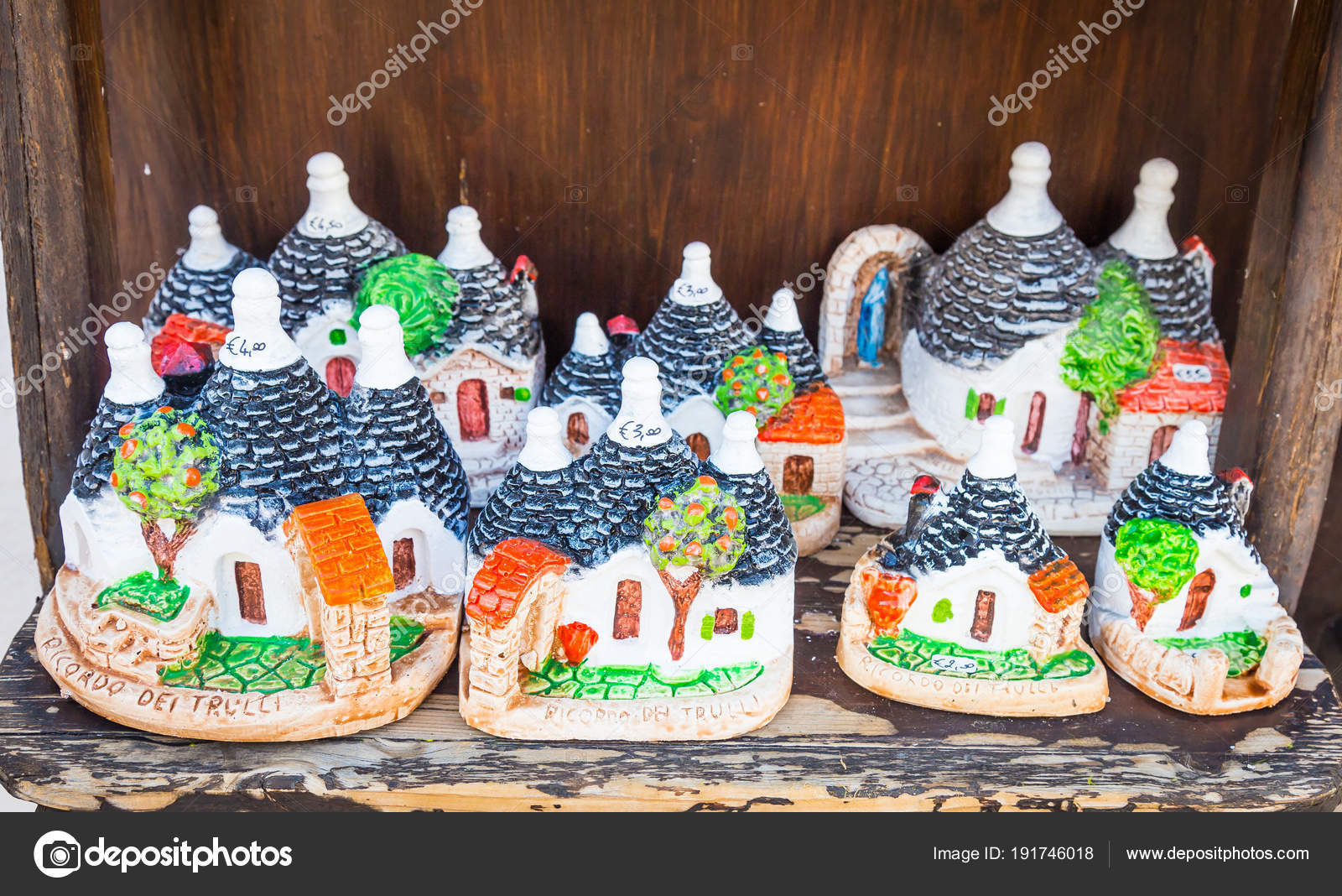 ALBEROBELLO, ITALY Trulli di Alberobello souvenirs for tourist