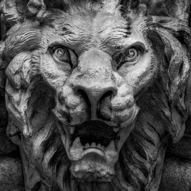 Aslan şeklindeki iblis kafası