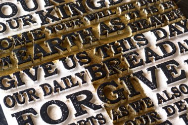 Buluşmalarımıza dua Word eski siyah yıpranmış ahşap tahta arka plan üzerinde.