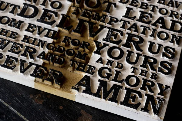 Lords Prayer kelimesine eski siyah ahşap pla yıpranmış
