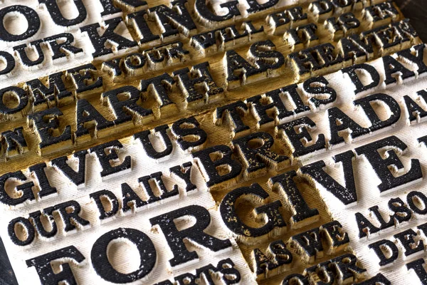 Buluşmalarımıza dua Word eski siyah yıpranmış ahşap tahta arka plan üzerinde.