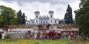 Eski Gotik Koenig Sarayı. Kale Sharovka, Ukrayna