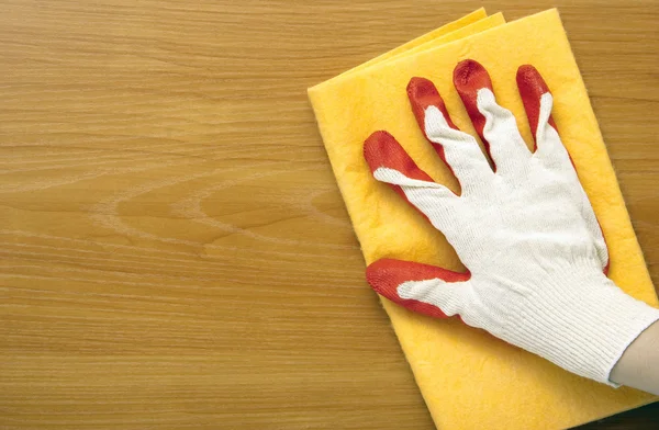 Hand in Hand ist weiß zu einem roten Handschuh — Stockfoto
