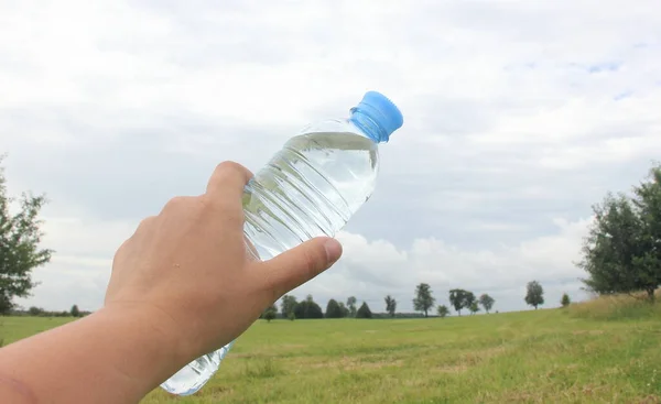 Концепция Получения Чистой Питьевой Воды Повседневной Жизни Открытом Воздухе Моей — стоковое фото