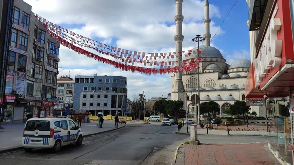 Istanbul 2020年3月11日 マルテペ地域でのコロナウイルスのパンデミックのために 封鎖の1日目の空の通り 中国を起源とする新しいタイプのコロナウイルスはトルコで広がり続けています — ストック写真