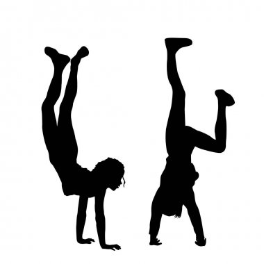 Baş aşağı onların yakışıklı üstünde duran çocuklar