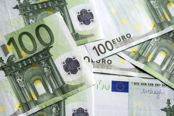 Close-up das notas de 100 euros . — Fotografia de Stock