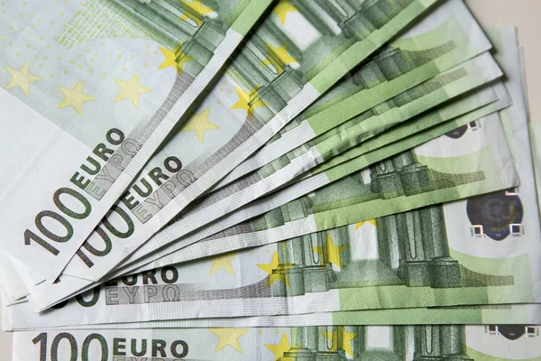 100 Euro banknot Close-Up.