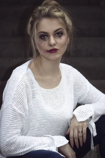 Retrato de moda de jovem mulher bonita . — Fotografia de Stock