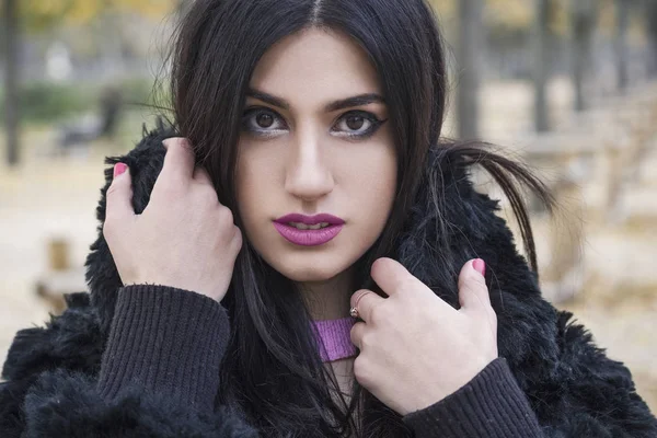 Retrato de moda de mujer hermosa joven . — Foto de Stock