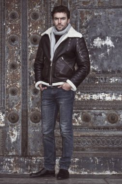 genç yakışıklı bir adam portresi moda. 