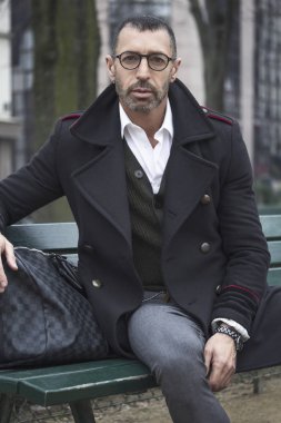 Moda portre zarif bir yakışıklı adamın. 