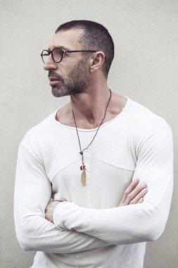 Moda portre zarif bir yakışıklı adamın. 