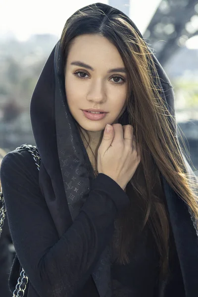 Retrato de moda de mujer hermosa joven . — Foto de Stock