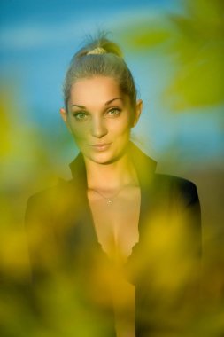 güzel sarışın kız