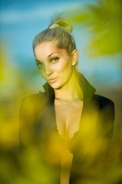 güzel sarışın kız