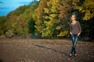 güzel sarışın kız