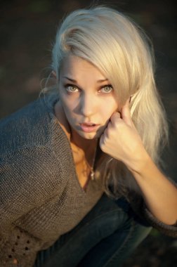 güzel sarışın kız