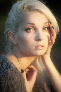 güzel sarışın kız