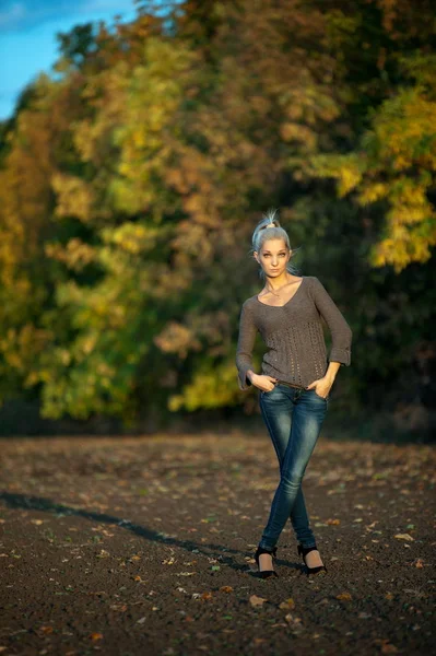 güzel sarışın kız