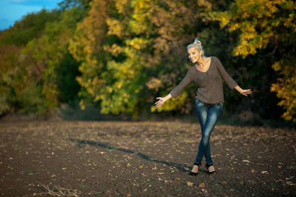 güzel sarışın kız