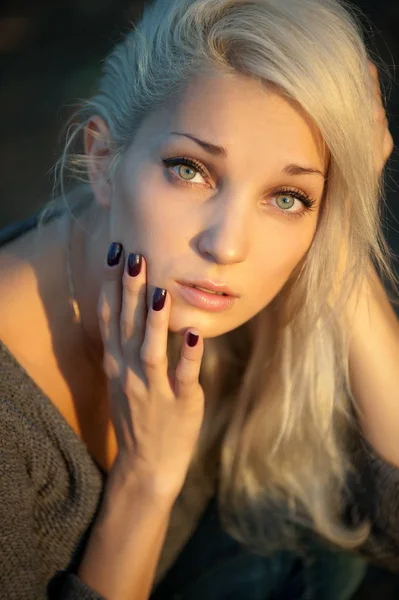 güzel sarışın kız