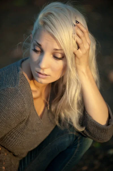 güzel sarışın kız