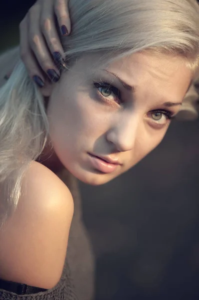 Belle fille blonde — Photo