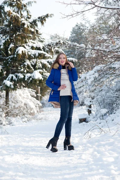 Menina de inverno bonita — Fotografia de Stock