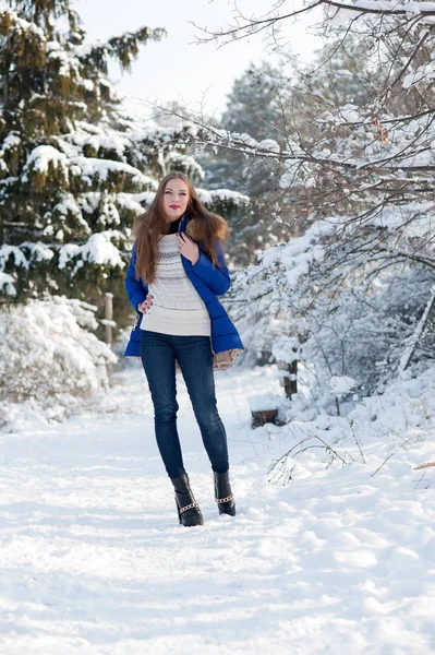 Menina de inverno bonita — Fotografia de Stock