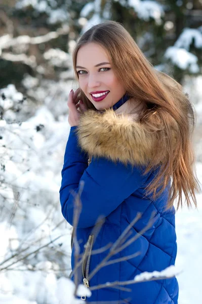 Dziewczyna piękna zima — Zdjęcie stockowe