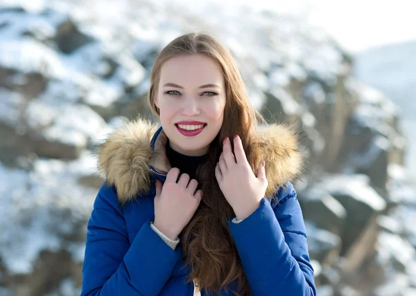 Menina de inverno bonita — Fotografia de Stock