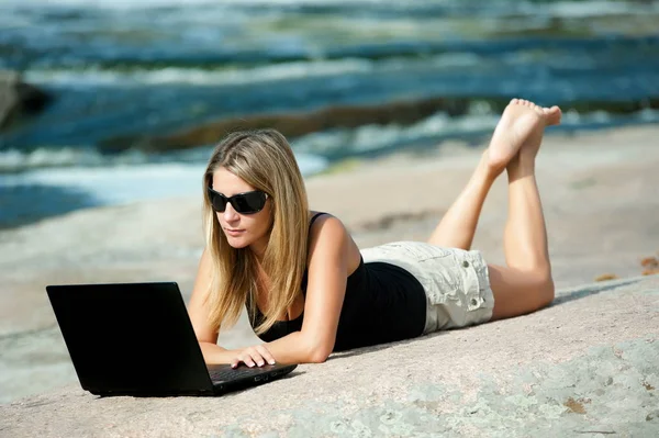 Beautiful girl outdoors — Stock Photo, Image