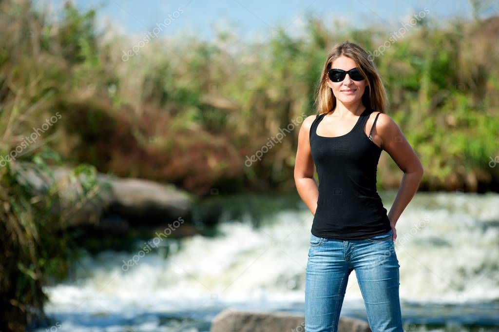https://st3.depositphotos.com/1012146/18325/i/950/depositphotos_183256136-stock-photo-beautiful-girl-outdoors.jpg