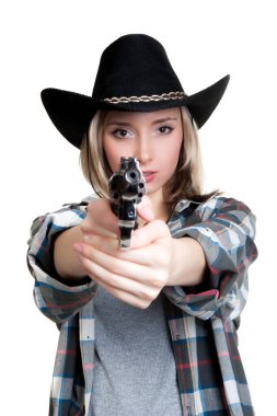 Güzel, sarışın, güneş gözlüğü takan ve kovboy şapkası takan bir kız.