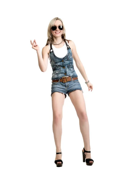Menina Loira Sexy Bonita Shorts Jeans Colete Dançando Isolamento Fundo — Fotografia de Stock