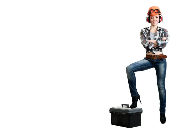 女の子の建設ヘルメット ツールボックスとノイズ絶縁型ヘッドフォン — ストック写真