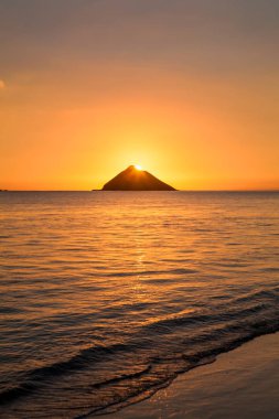 sunrise in lanikai hawaii clipart