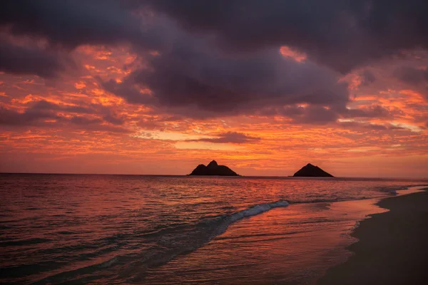 Lanikai plaj güneş doğarken — Stok fotoğraf