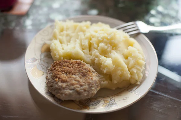 Meat pattie with potato puree — Stock Photo, Image