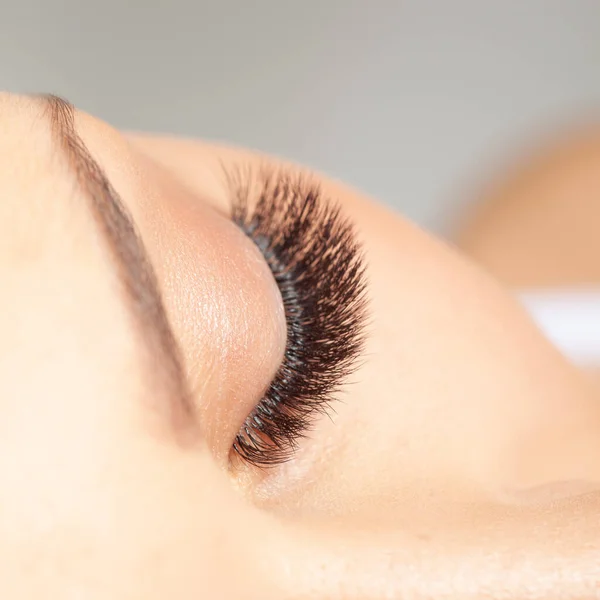 Gözleri Kapalı Uyuyan Kadın Kırbaçlar Uzun Kirpikli Kadın Gözleri — Stok fotoğraf