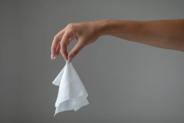 Islak mendiller çöpe atılmalı, testereye değil.