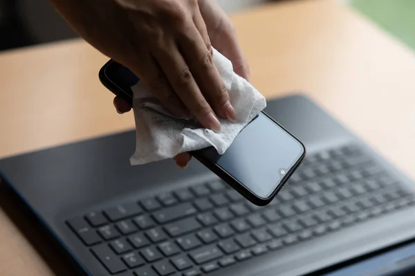 Lavoro Casa Sicuro Pulizia Disinfezione Smartphone Computer Portatile Con Salviettine — Foto Stock