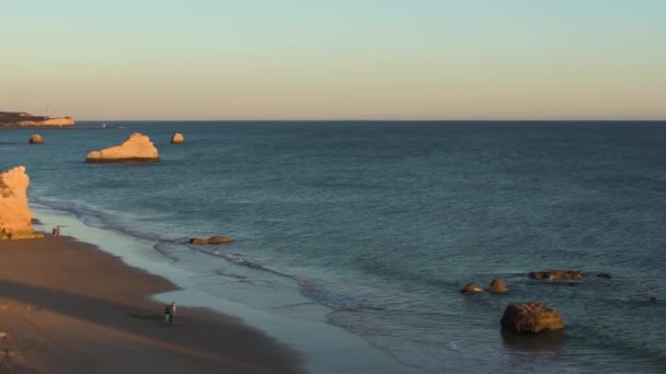 Praia da Rocha em Portimao, Portugal — Vídeo de Stock