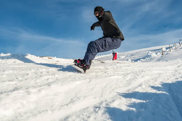 Snowboard freerider in the mountains — Stock Photo, Image