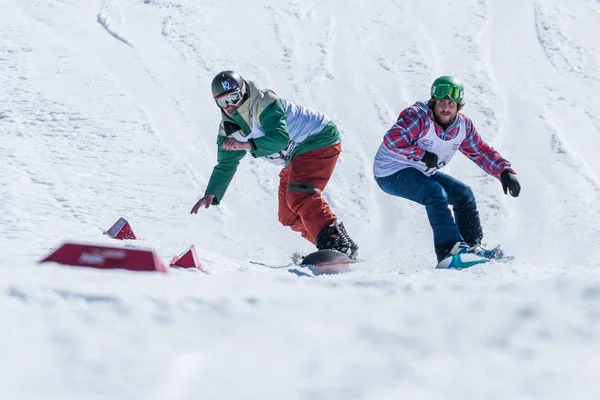 Tiago Sousa och Diogo Pombeiro under Snowboard nationella Cha — Stockfoto